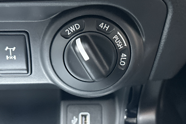 2025 Nissan Navara PRO-4X D23 4X4 thumb-16