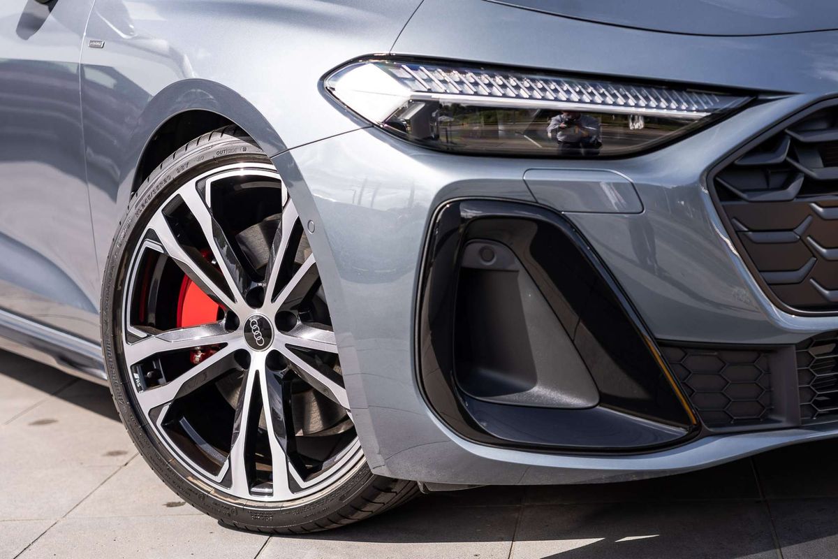 2025 Audi A5 e-hybrid S-Line B10