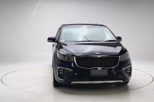 2018 Kia Carnival Platinum YP thumb-2