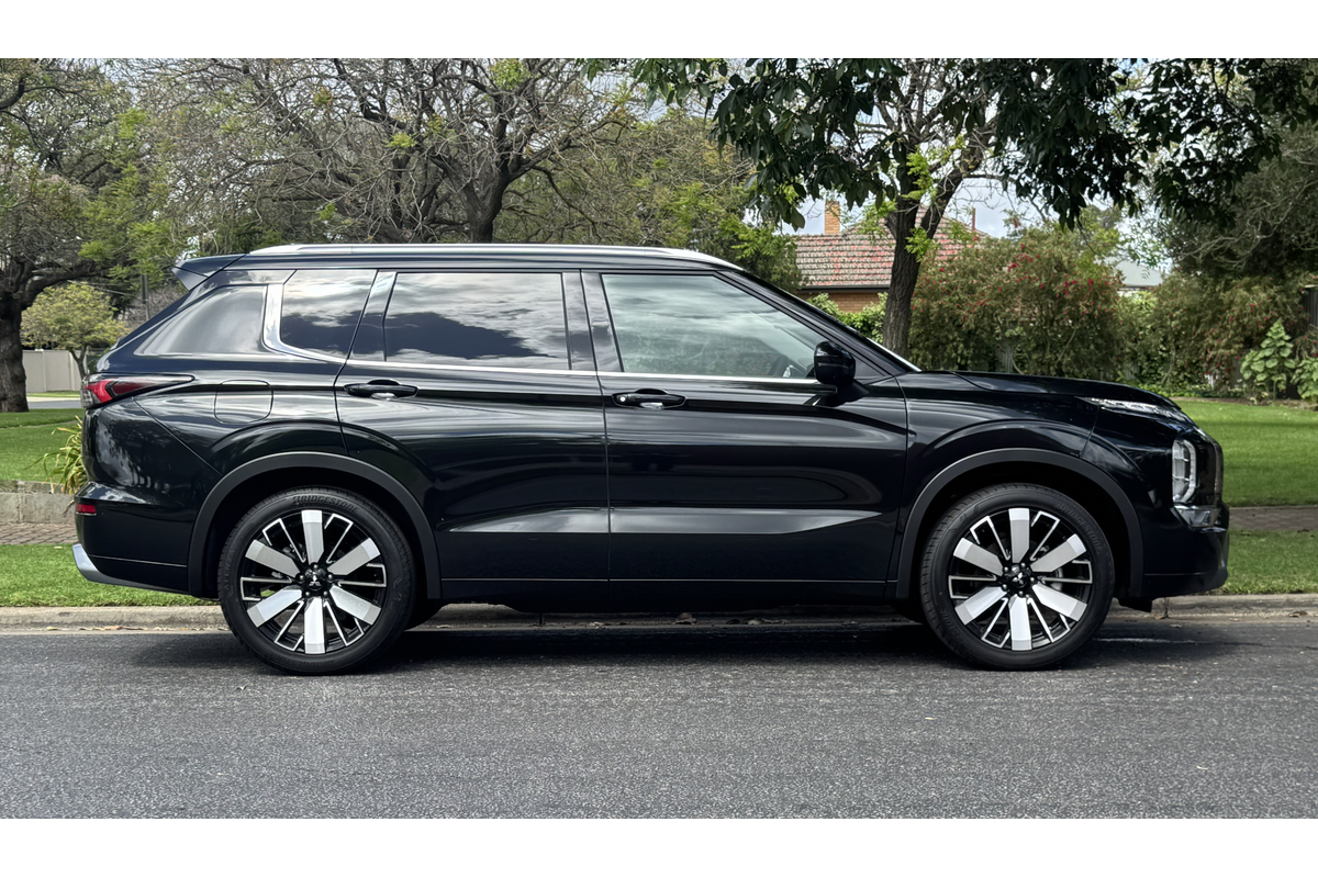 2025 Mitsubishi Outlander Exceed ZM