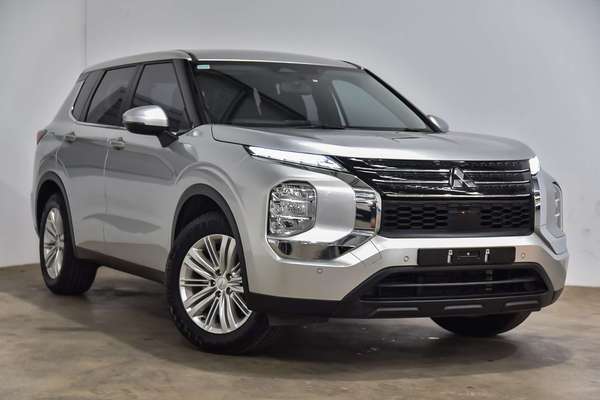 2023 Mitsubishi Outlander ES ZM