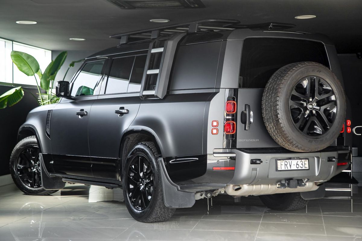 2025 Land Rover Defender 130 P400 Outbound L663
