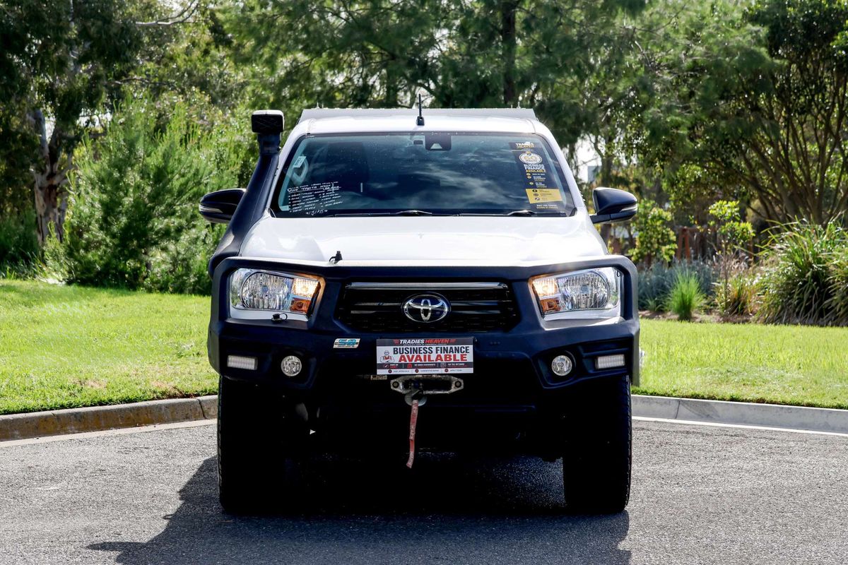 2019 Toyota Hilux SR GUN126R 4X4 image 4