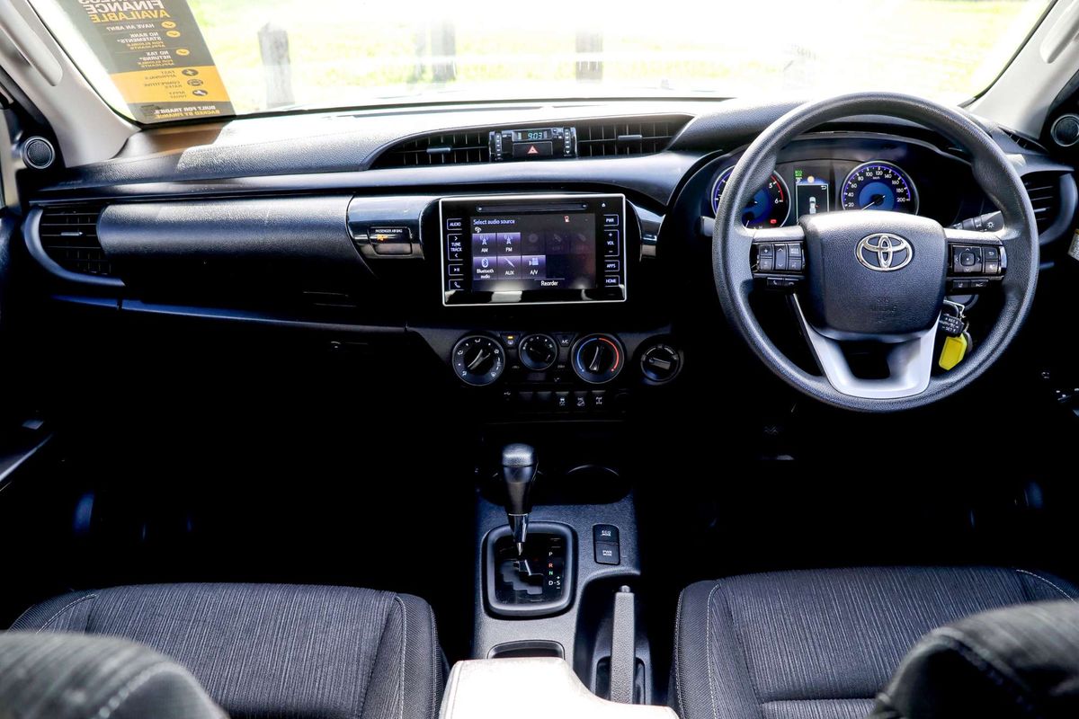 2019 Toyota Hilux SR GUN126R 4X4 image 12
