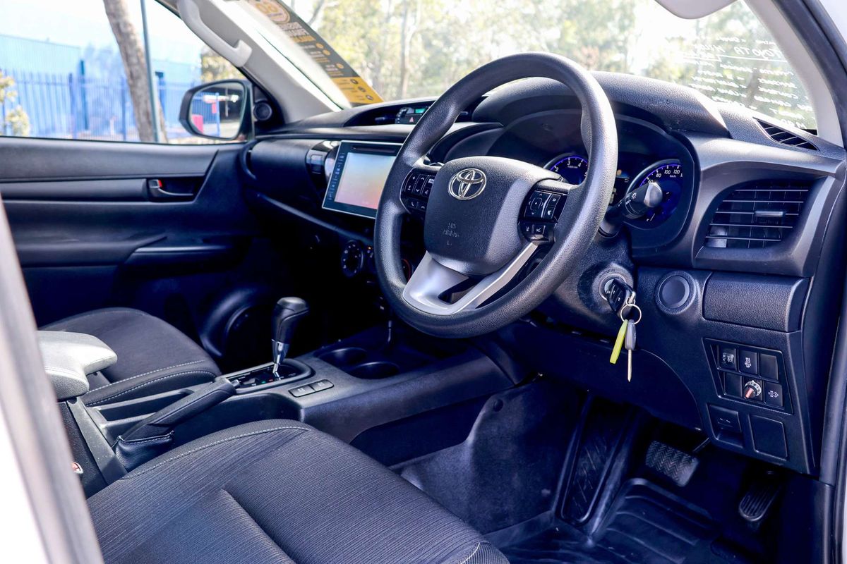 2019 Toyota Hilux SR GUN126R 4X4 image 31