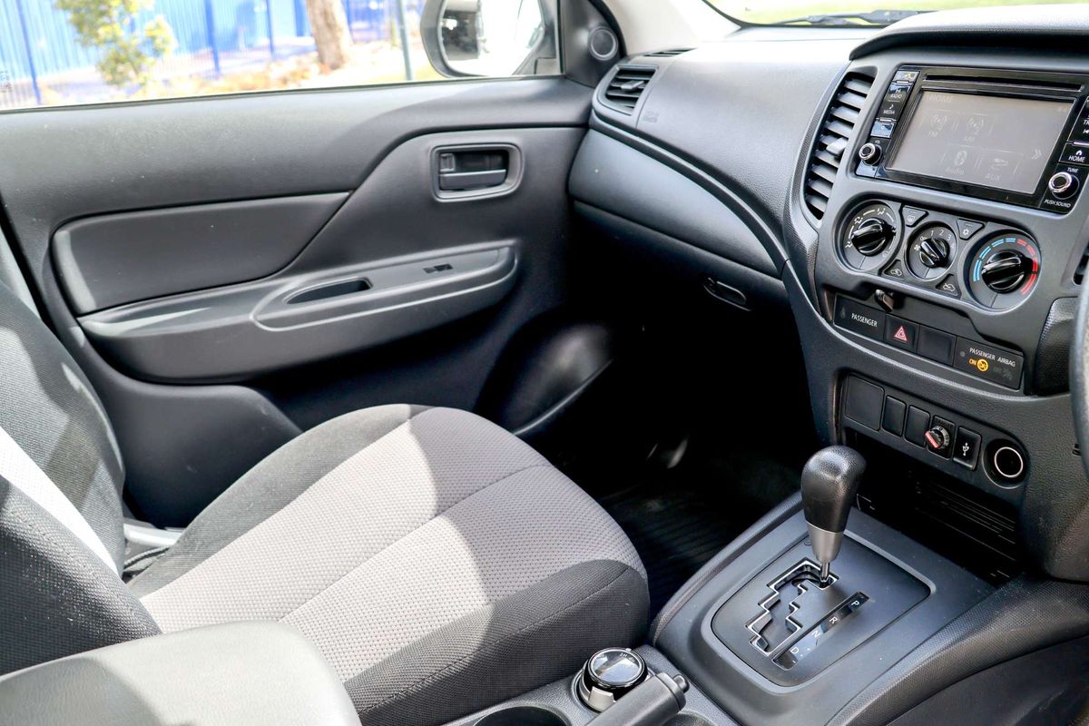 2020 Mitsubishi Triton GLX MR 4X4 image 19