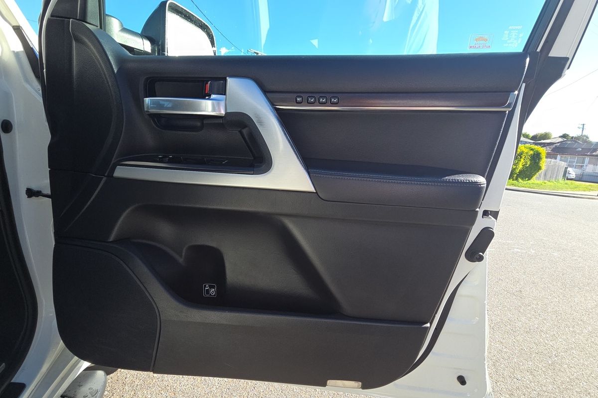 2018 Toyota Landcruiser Sahara VDJ200R