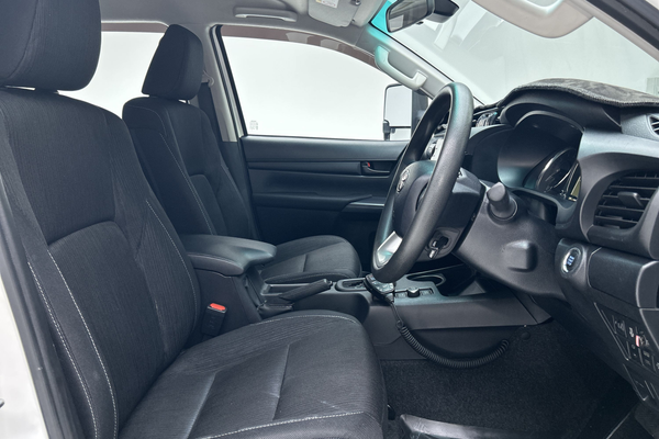 2024 Toyota Hilux SR GUN126R 4X4 thumb-12