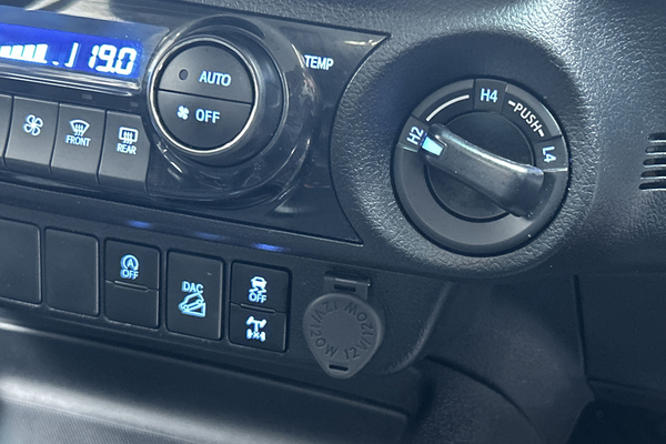 2024 Toyota Hilux SR GUN126R 4X4 thumb-16