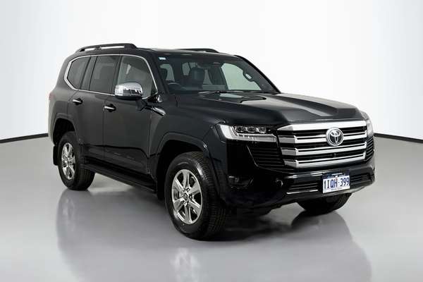 2025 Toyota Landcruiser Sahara FJA300R