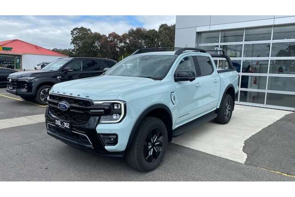 2025 Ford Ranger PHEV Stormtrak 4X4 2.3L image 3
