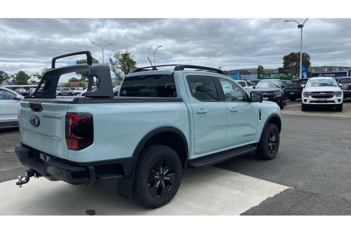 2025 Ford Ranger PHEV Stormtrak 4X4 2.3L image 7