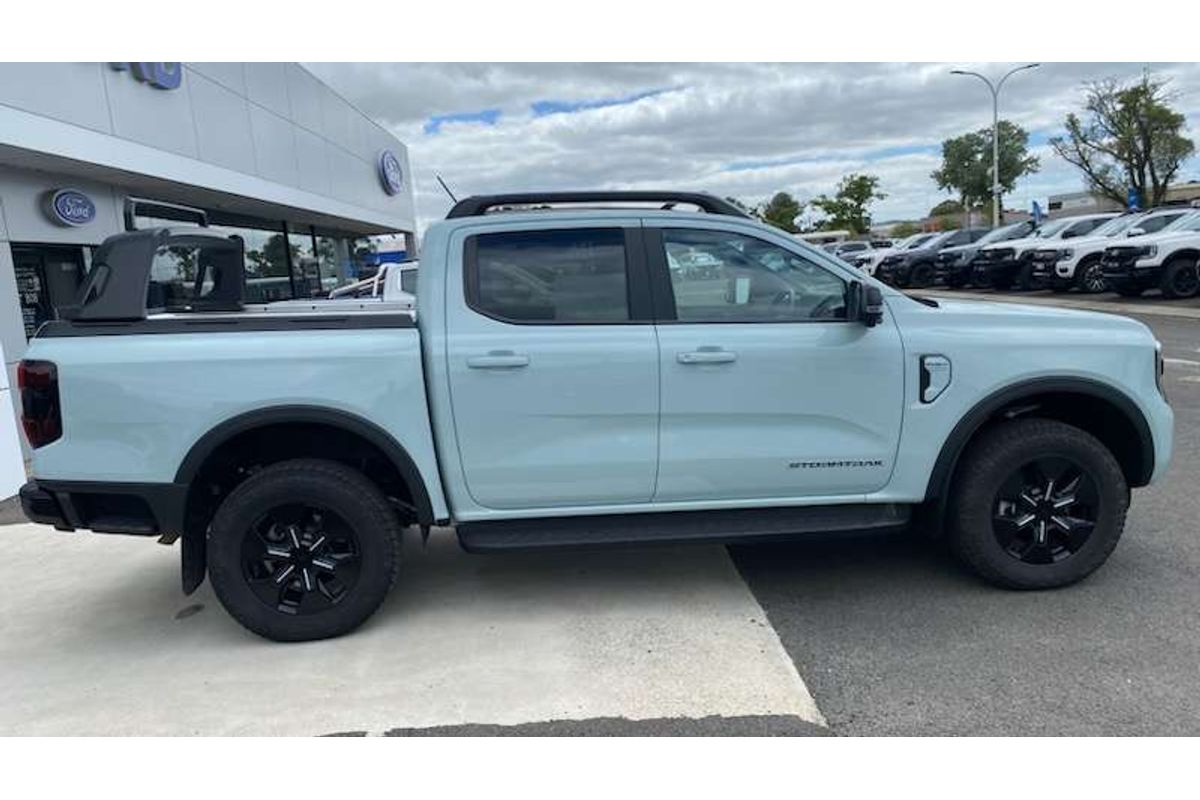 2025 Ford Ranger PHEV Stormtrak 4X4 2.3L image 8