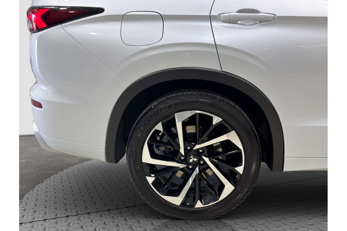 2024 Mitsubishi Outlander Exceed ZM image 10