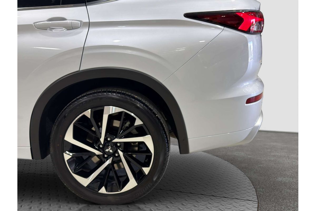 2024 Mitsubishi Outlander Exceed ZM image 12