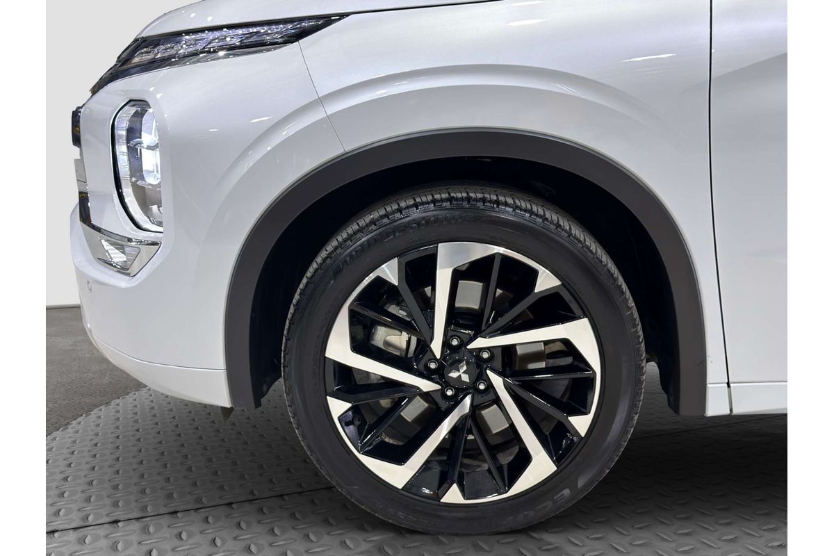 2024 Mitsubishi Outlander Exceed ZM image 15