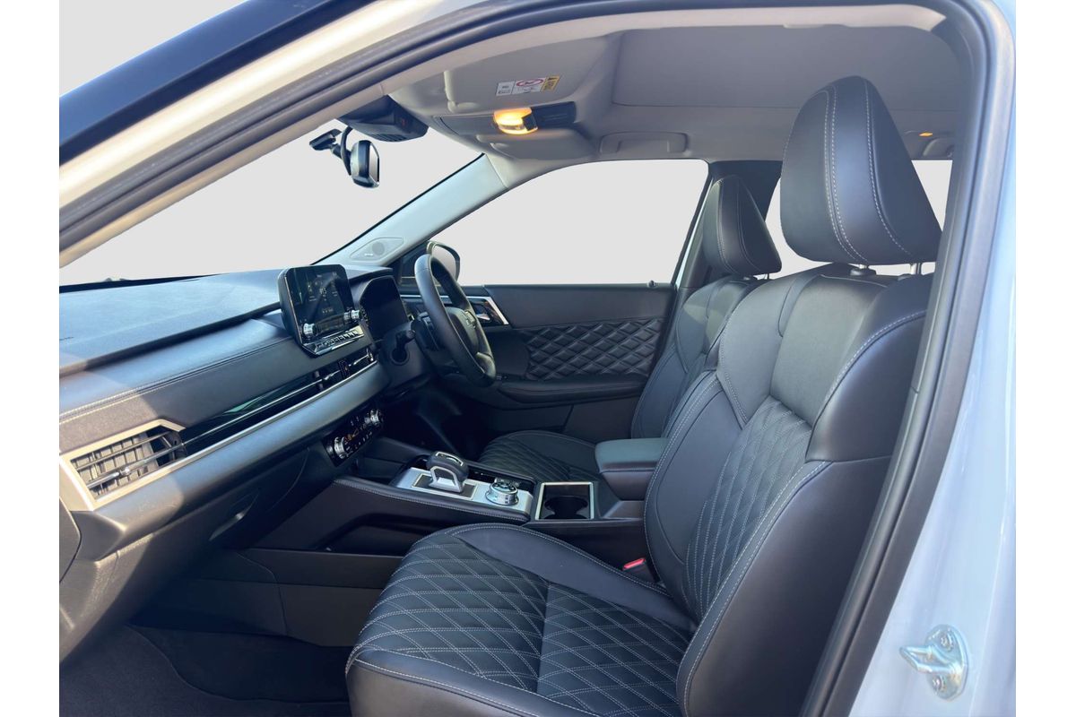 2024 Mitsubishi Outlander Exceed ZM image 23