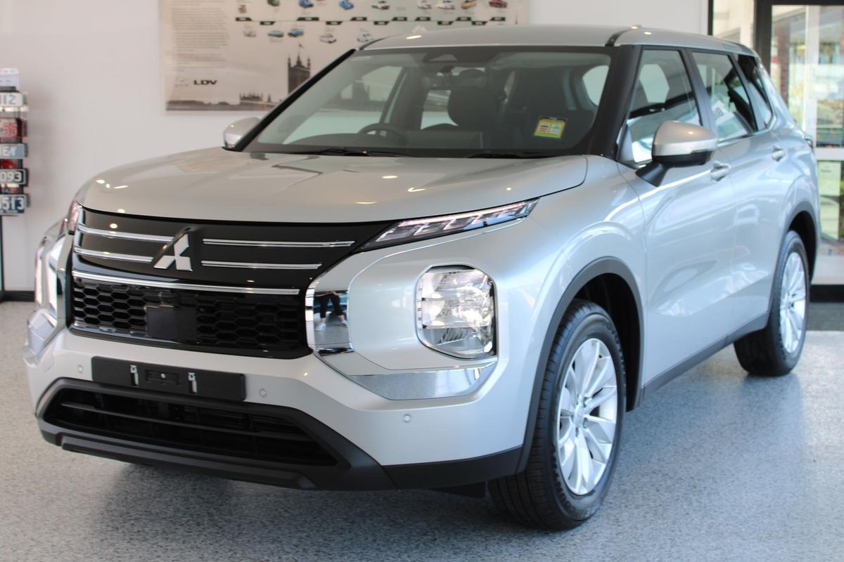 2025 Mitsubishi Outlander ES ZM