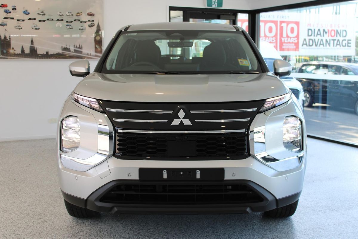 2025 Mitsubishi Outlander ES ZM