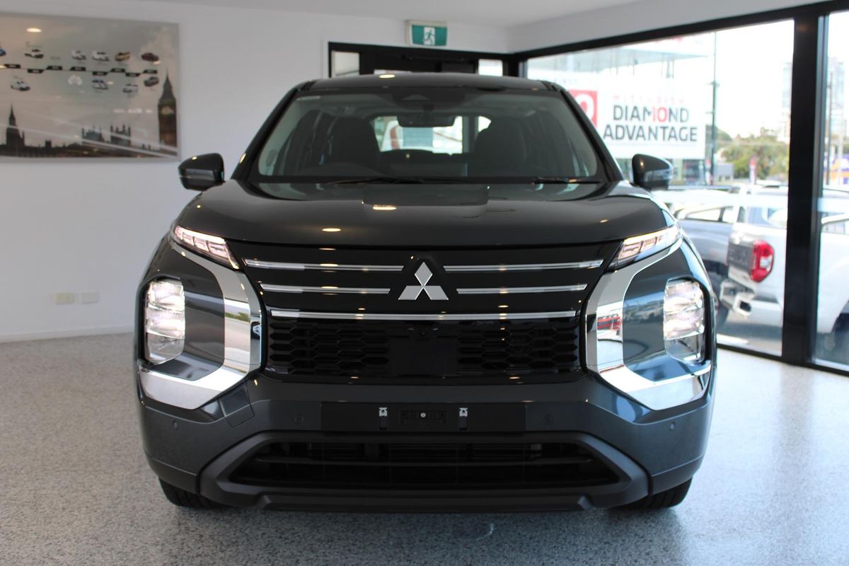 2025 Mitsubishi Outlander ES ZM