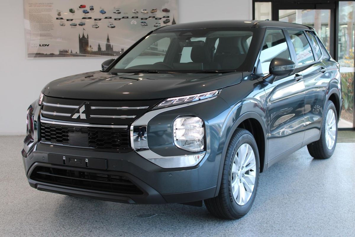 2025 Mitsubishi Outlander ES ZM
