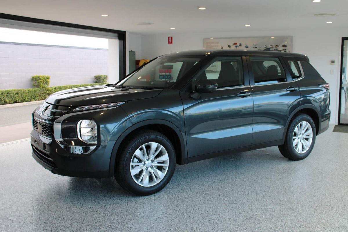 2025 Mitsubishi Outlander ES ZM