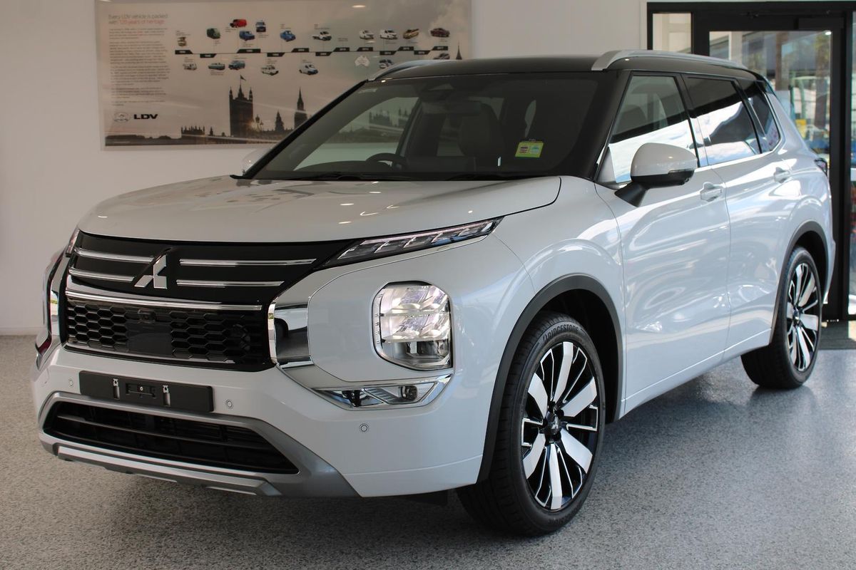 2025 Mitsubishi Outlander Exceed Tourer ZM
