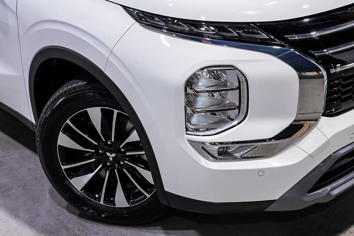 2025 Mitsubishi Outlander LS ZM
