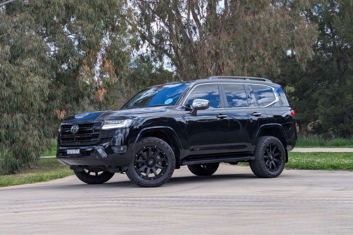2022 Toyota Landcruiser Sahara FJA300R