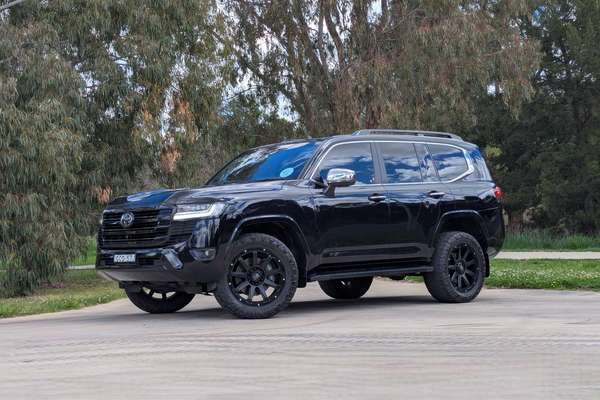 2022 Toyota Landcruiser Sahara FJA300R