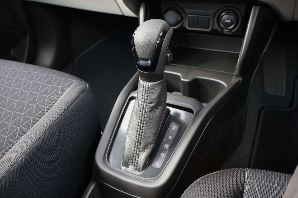 2025 Suzuki Swift Hybrid UZ