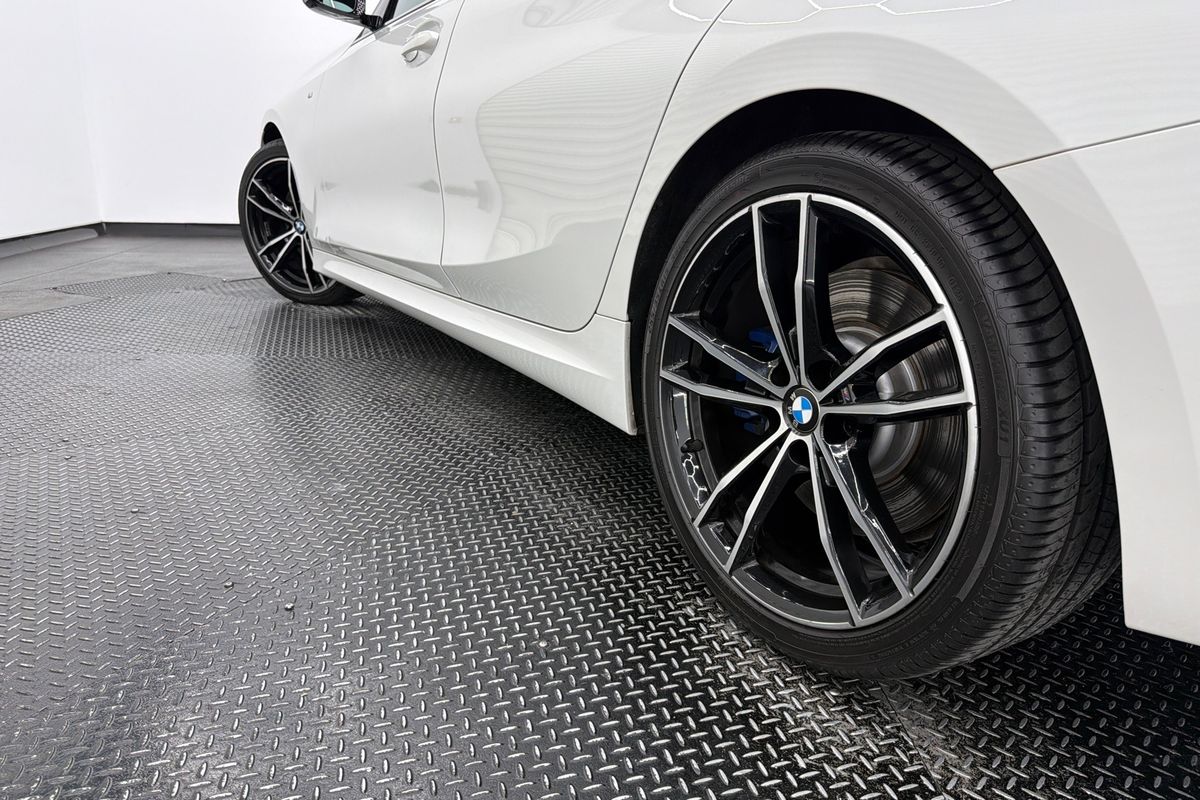 2020 BMW 3 Series 330i Luxury Line G20