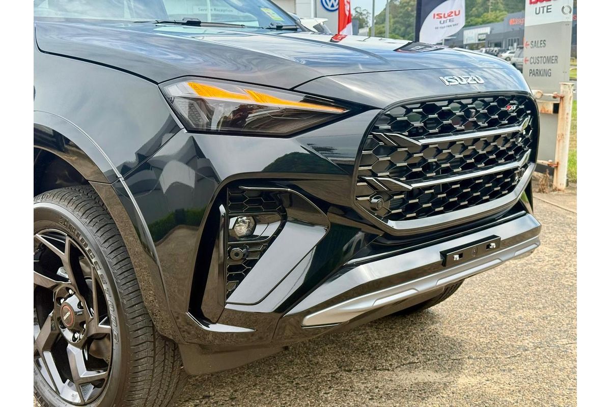 2026 Isuzu MU-X X-TERRAIN