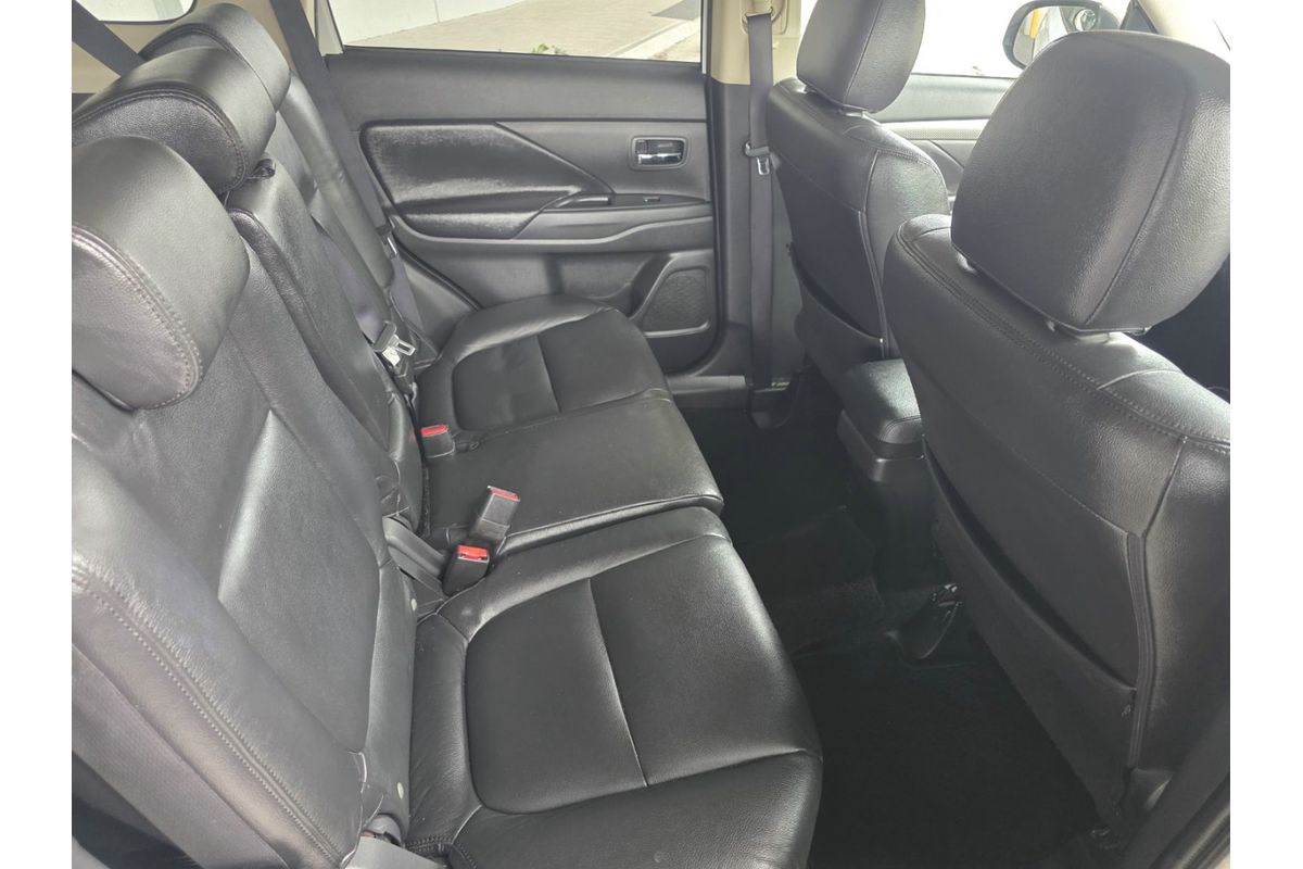 2017 Mitsubishi Outlander LS ZK image 13