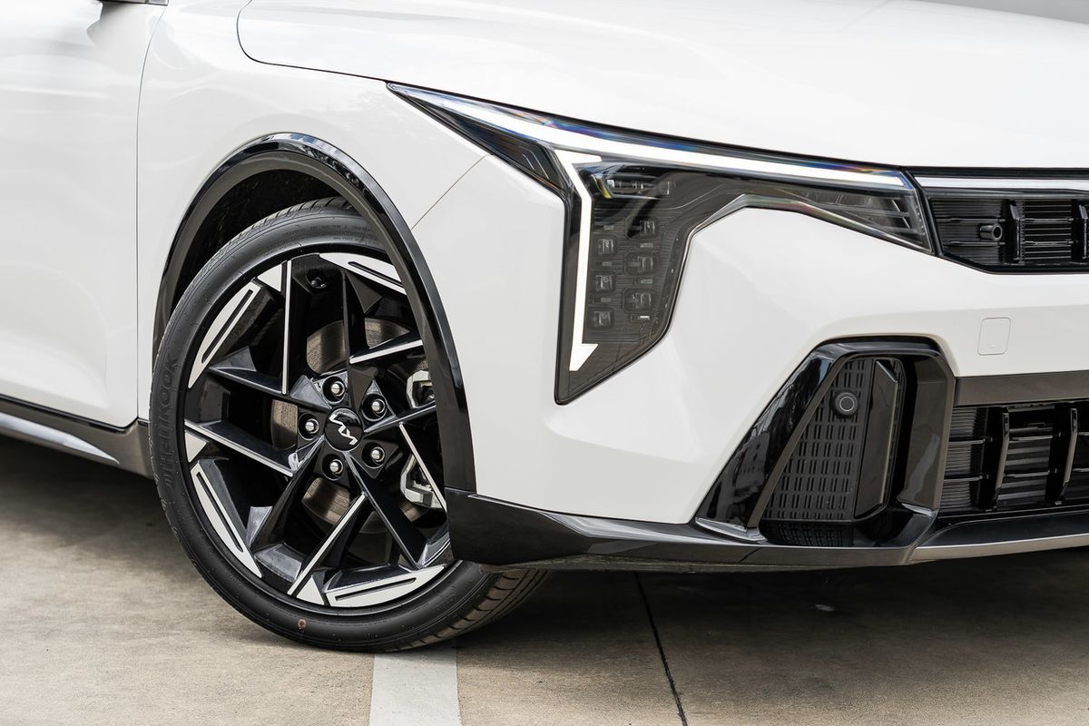 2025 Kia K4 GT-Line CL4m
