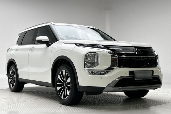 2025 Mitsubishi Outlander LS ZM