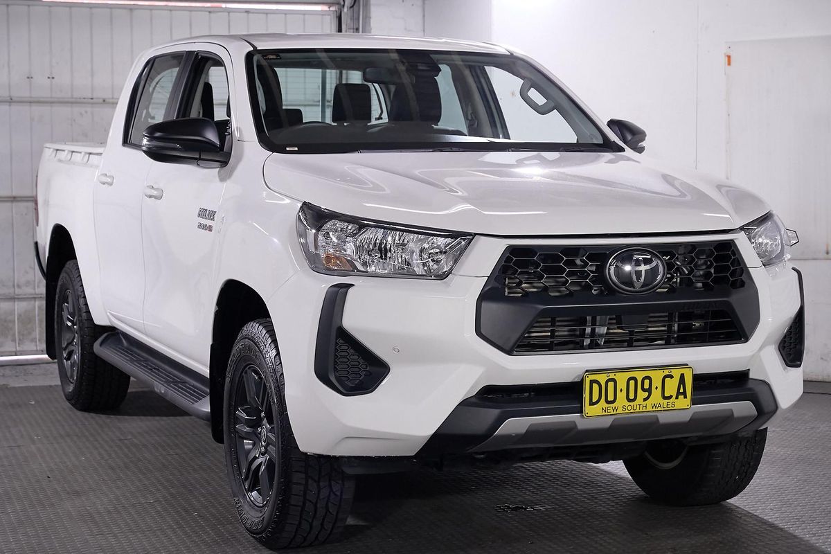 2025 Toyota Hilux SR GUN126R 4X4