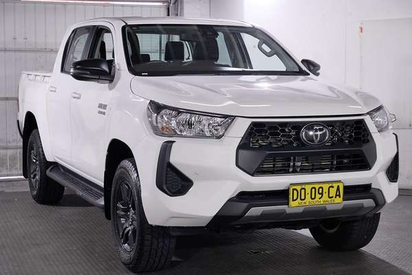 2025 Toyota Hilux SR GUN126R 4X4