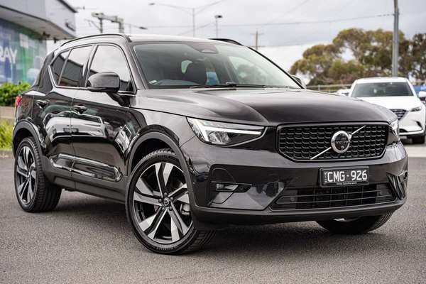 2023 Volvo XC40 Ultimate B5 Dark