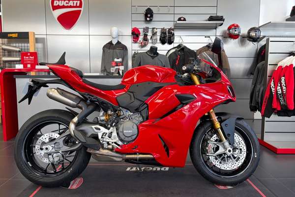 2026 Ducati PANIGALE V2S