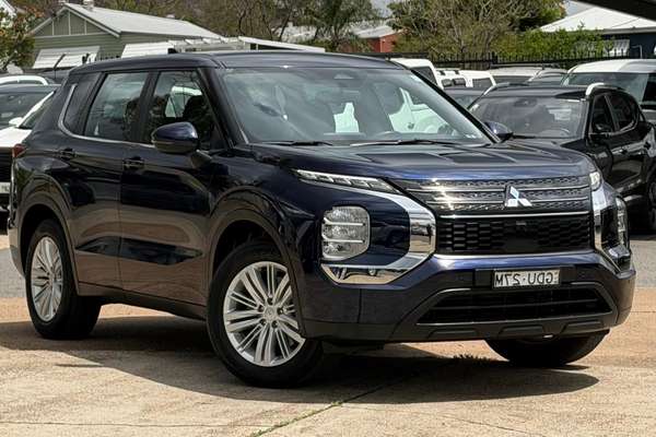 2024 Mitsubishi Outlander ES ZM