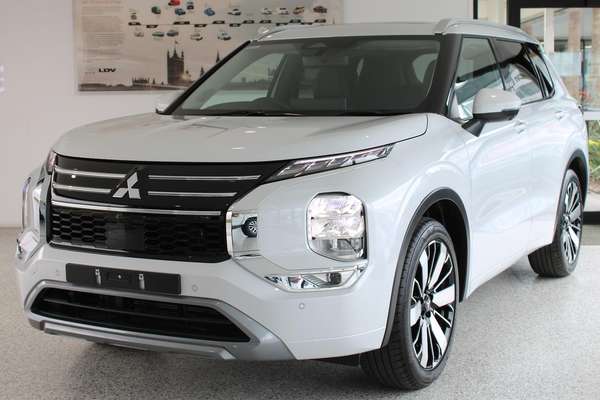 2026 Mitsubishi Outlander Exceed ZM