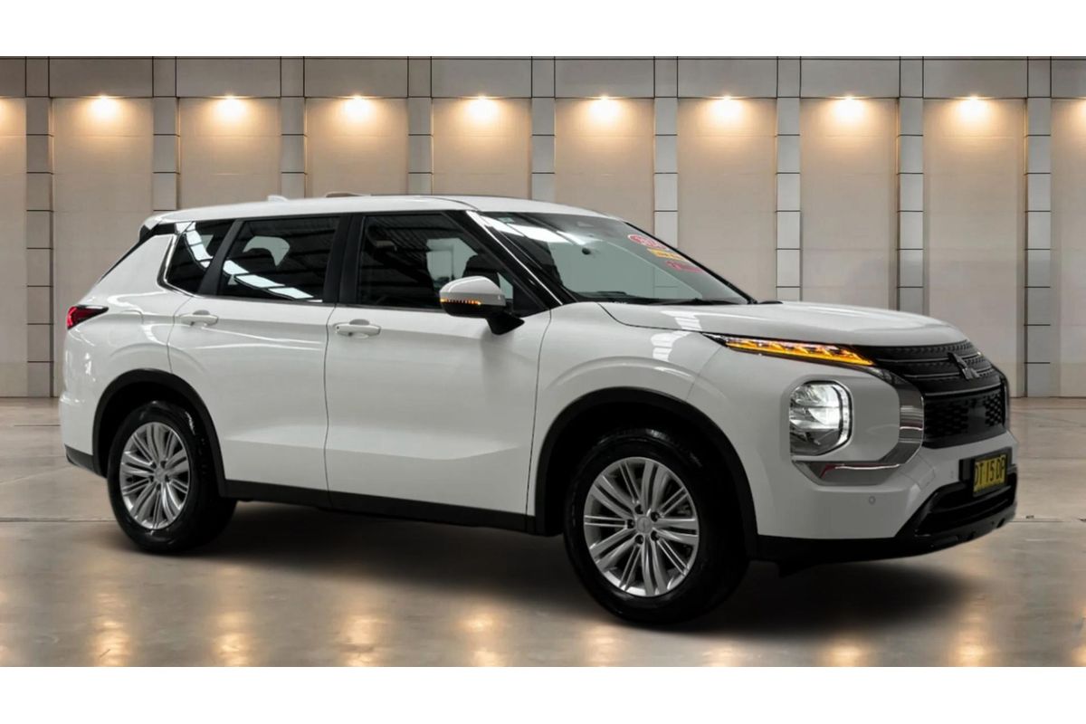 2024 Mitsubishi Outlander ES ZM