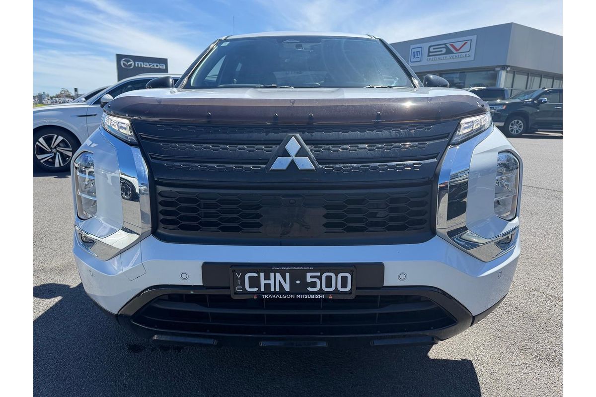 2023 Mitsubishi Outlander LS Black Edition ZM