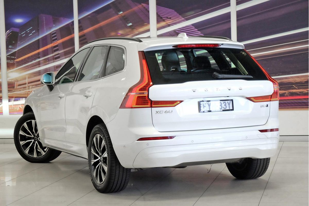 2022 Volvo XC60 Plus B5