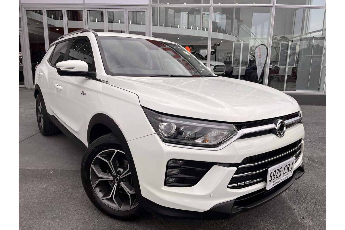 2022 KGM Korando ELX C300