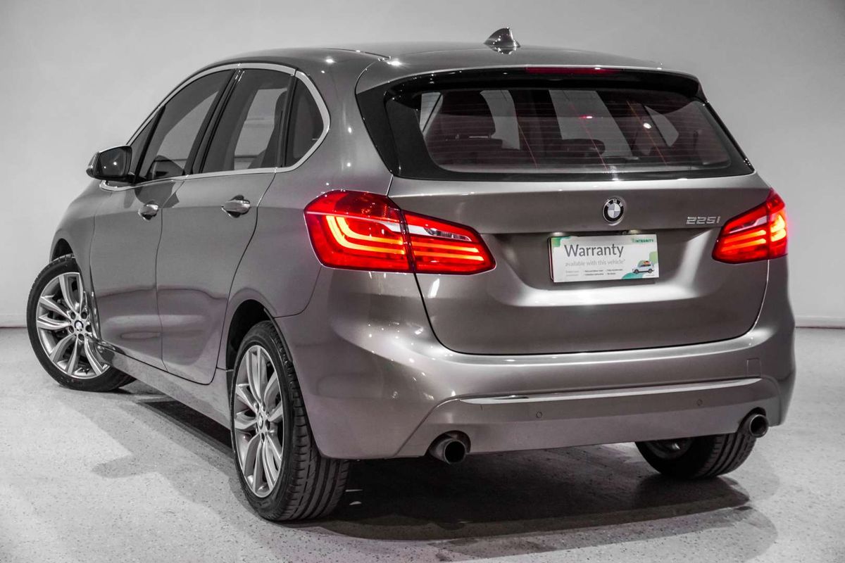 2015 BMW 2 Series 220i Luxury Line F45