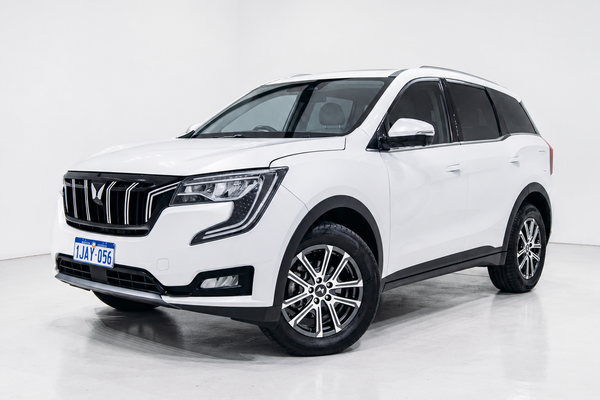 2024 Mahindra XUV700 AX7L