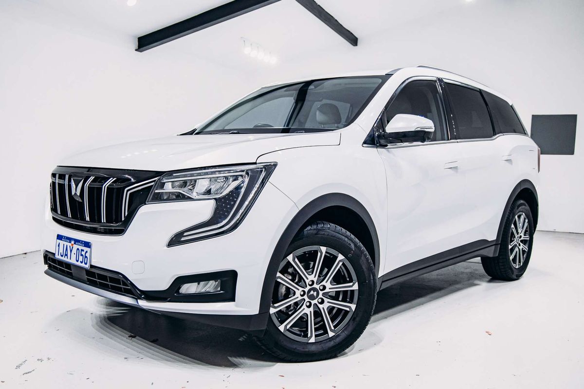 2024 Mahindra XUV700 AX7L