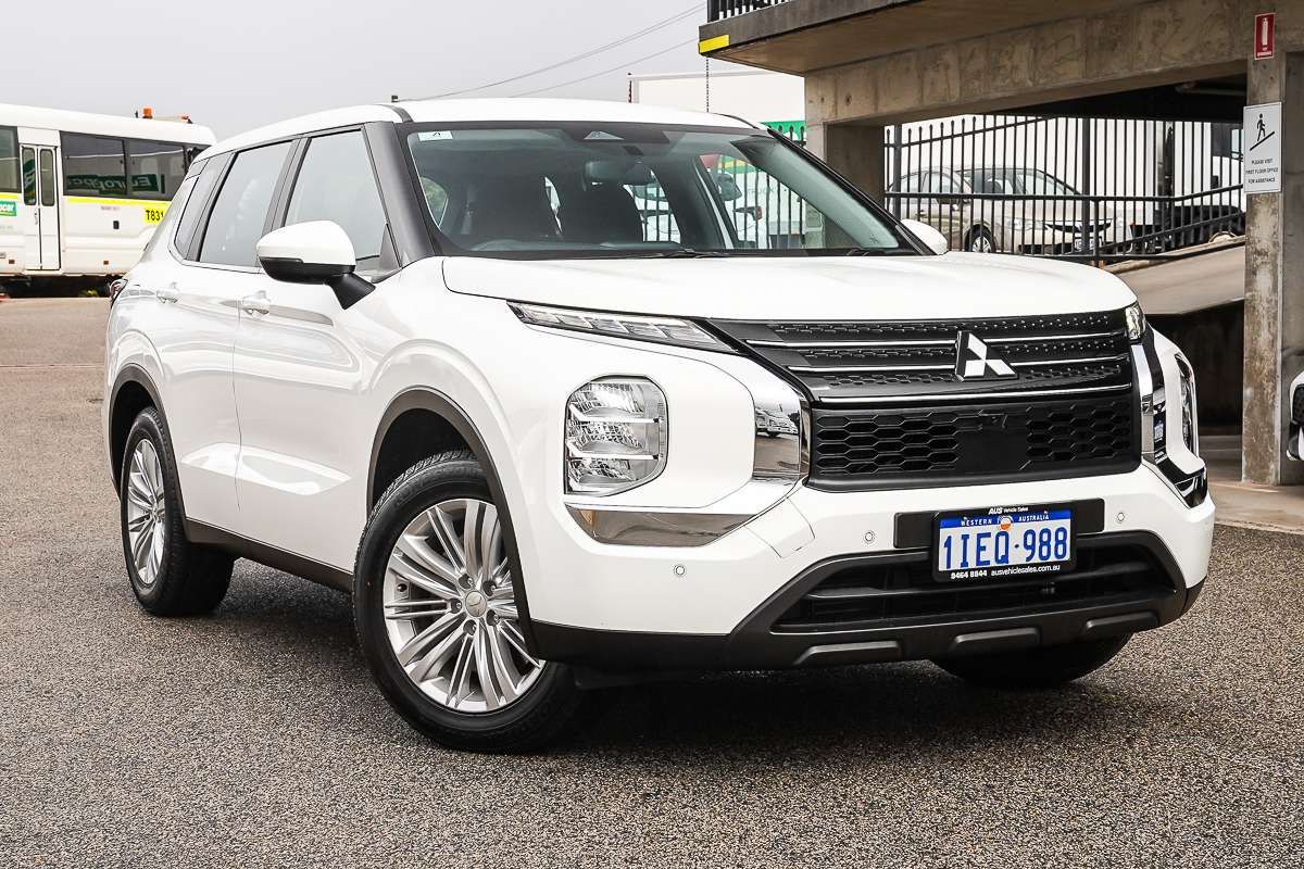 2024 Mitsubishi Outlander ES ZM